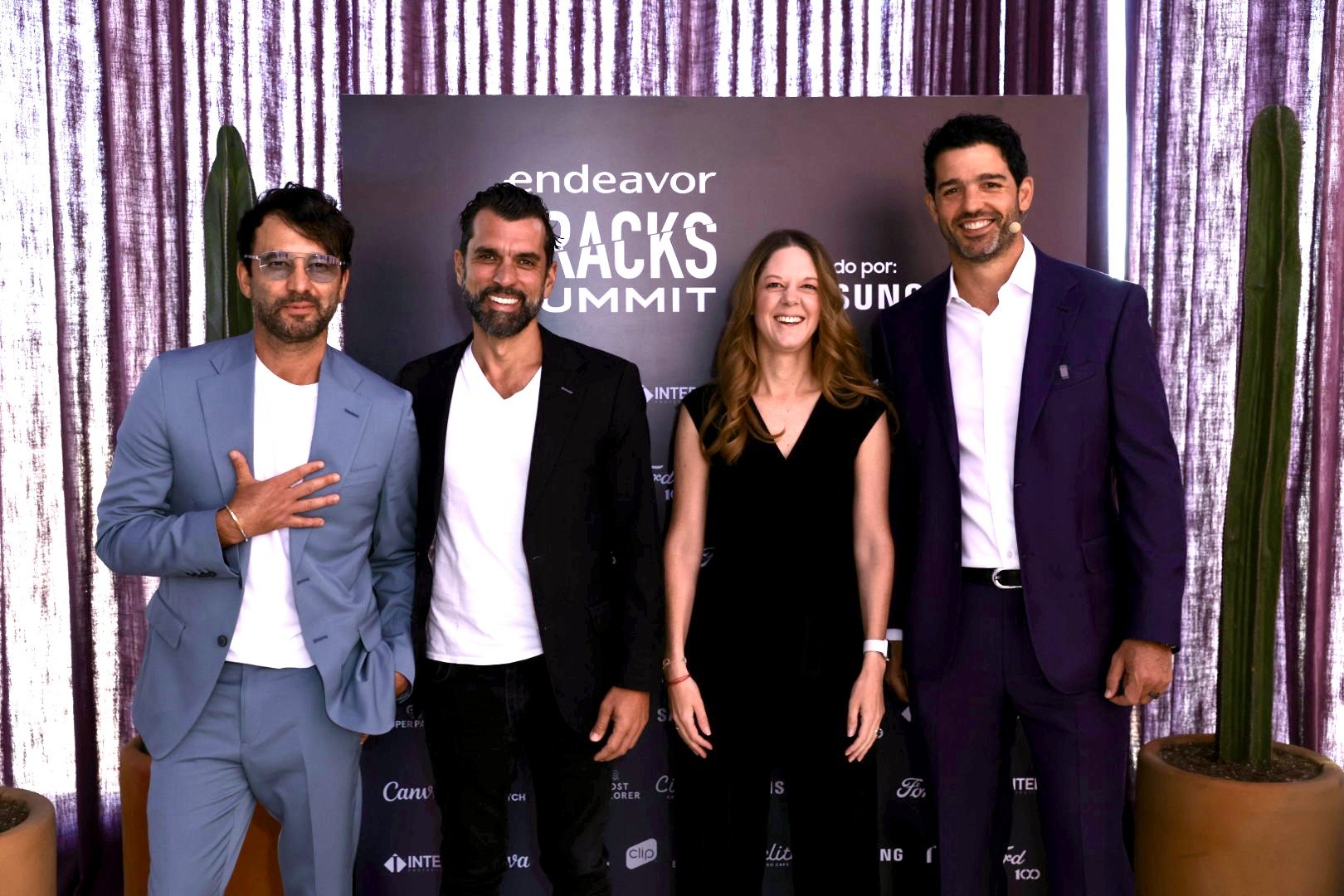 Cory Crespo (CEO de COLOüRS), Vincent Speranza (Director de Endeavor), Claudia Alva, (directora de producto y tecnología de Nu México) y Oso Trava Cory Crespo (CEO de COLOüRS), Vincent Speranza (Director de Endeavor), Claudia Alva, (directora de producto y tecnología de Nu México) y Oso Trava