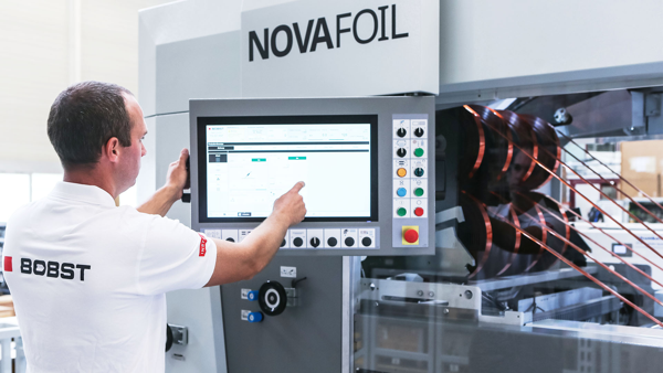 博斯特推出了 NOVAFOIL 106 烫金机，以帮助客户实现优质的横烫和纵烫工艺