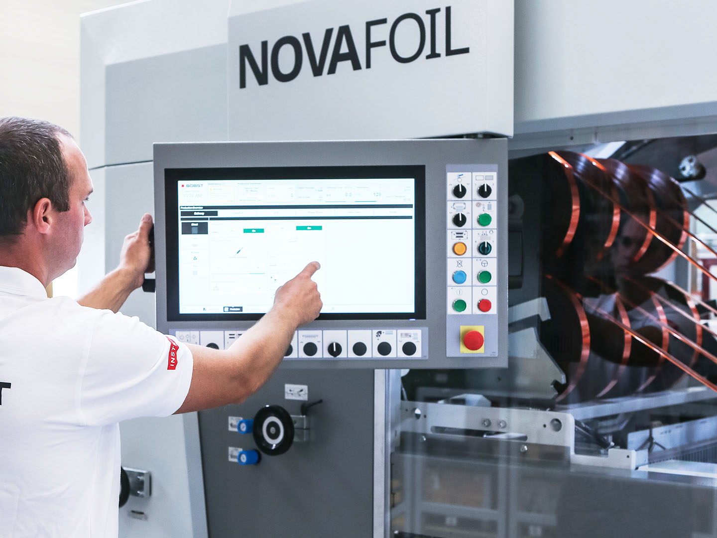 博斯特推出了 NOVAFOIL 106 烫金机，以帮助客户实现优质的横烫和纵烫工艺