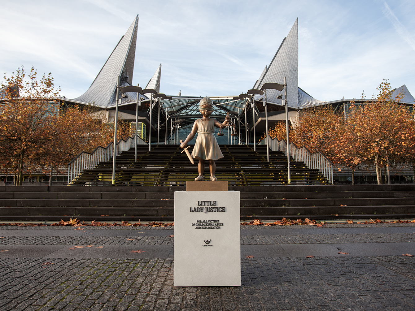 VML and Child Focus place young version of Lady Justice in front of the Palace of Justice in Antwerp