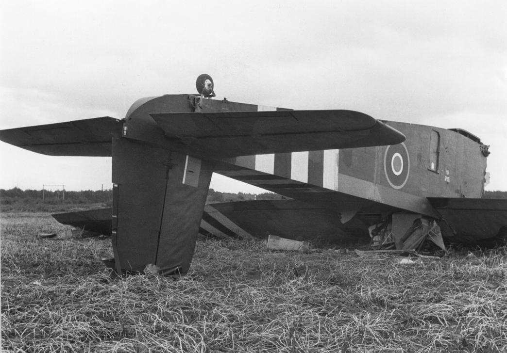 AKG1382502 A crashed Hamilcar military glider of the British 1st Airborne Division (General Urquhart) near Heelsum. ©akg-images / Interfoto