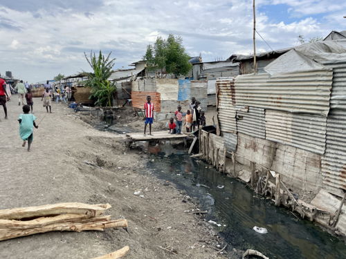 Scene of everyday life inside the Protection of Civilians Site (PoC), in Malakal. Copyright: Kristen Poels/MSF 