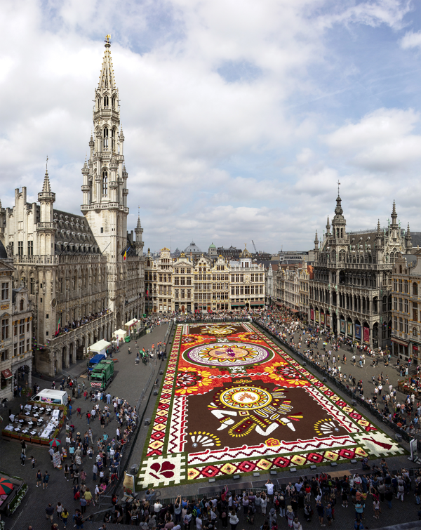 The Brussels Grand Place rolls out its 21st Flower Carpet