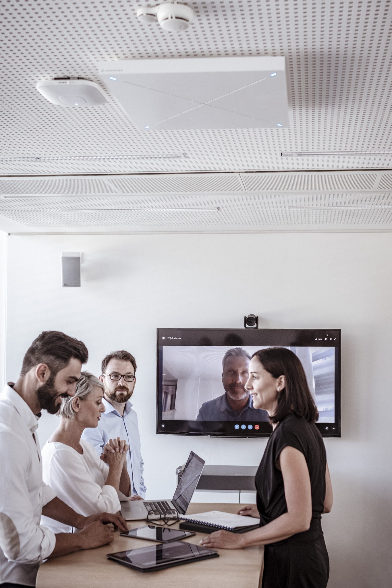Working in cross-location teams has become an integral part of everyday working life as a result of digitalization.