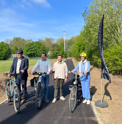 Op 22 april fietsten gedeputeerden Bart Nevens en Ann Schevenels het nieuwe pad in het domein van Kessel-Lo in. Op 22 april fietsten gedeputeerden Bart Nevens en Ann Schevenels het nieuwe pad in het domein van Kessel-Lo in.