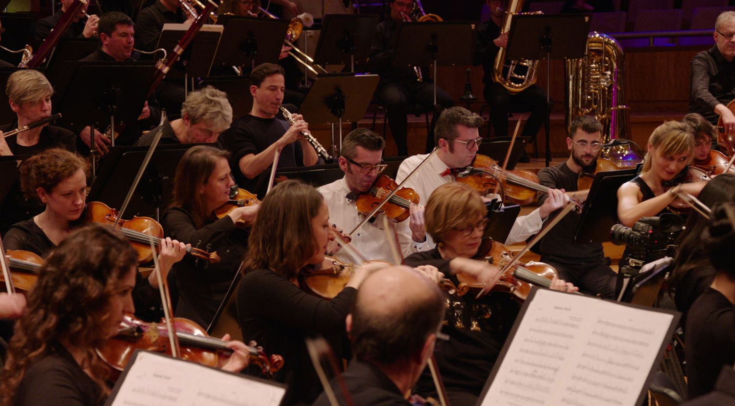 'De bucketlist' in Iedereen beroemd: viool spelen met Brussels Philharmonic (c) VRT
