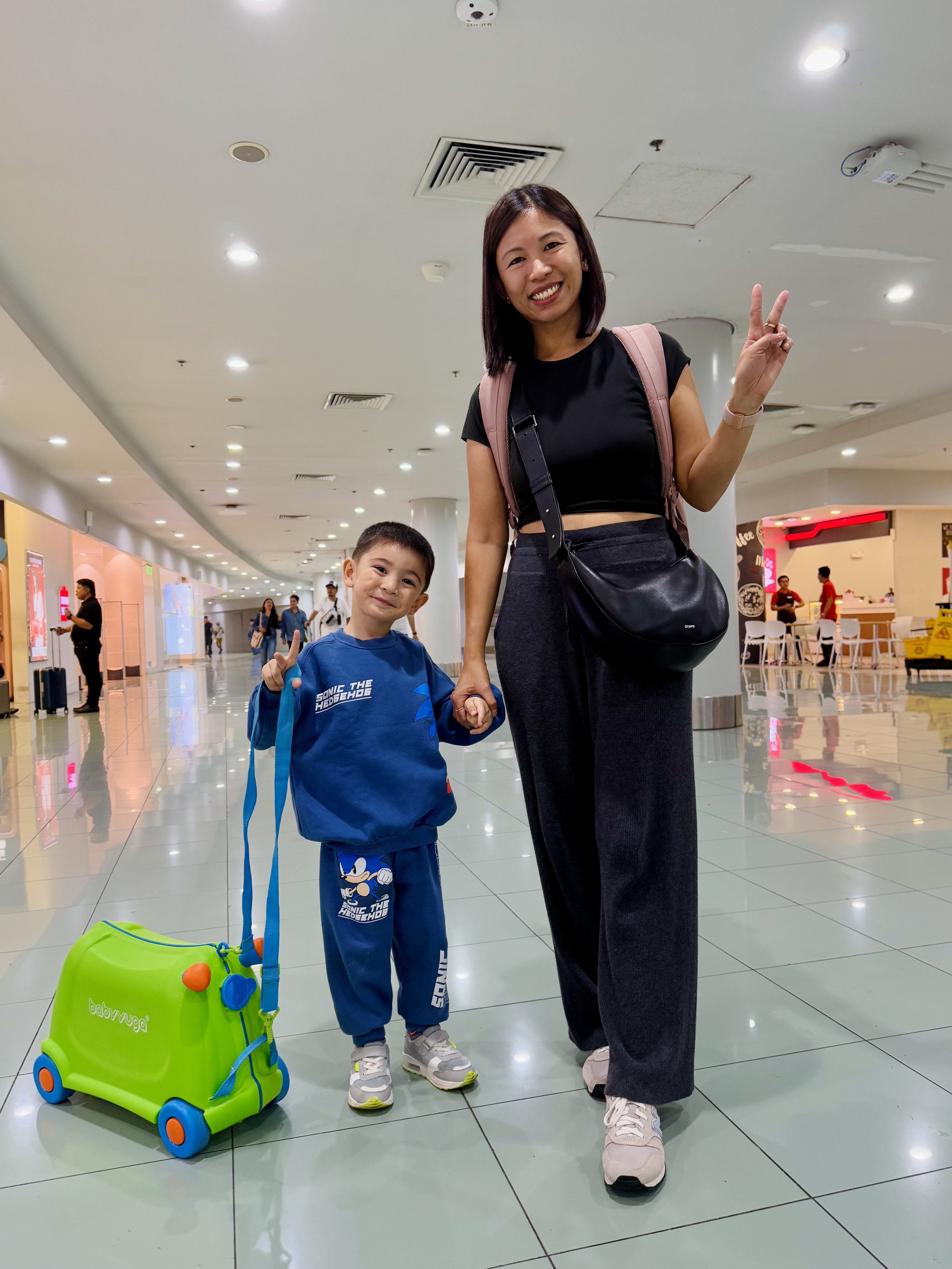 Jaykee Rodriguez is a Filipino international mobile medical doctor working for Doctors Without Borders (MSF) in South Africa. She is with her four-year-old son, Eli. Jaykee Rodriguez is a Filipino international mobile medical doctor working for Doctors Without Borders (MSF) in South Africa. She is with her four-year-old son, Eli.