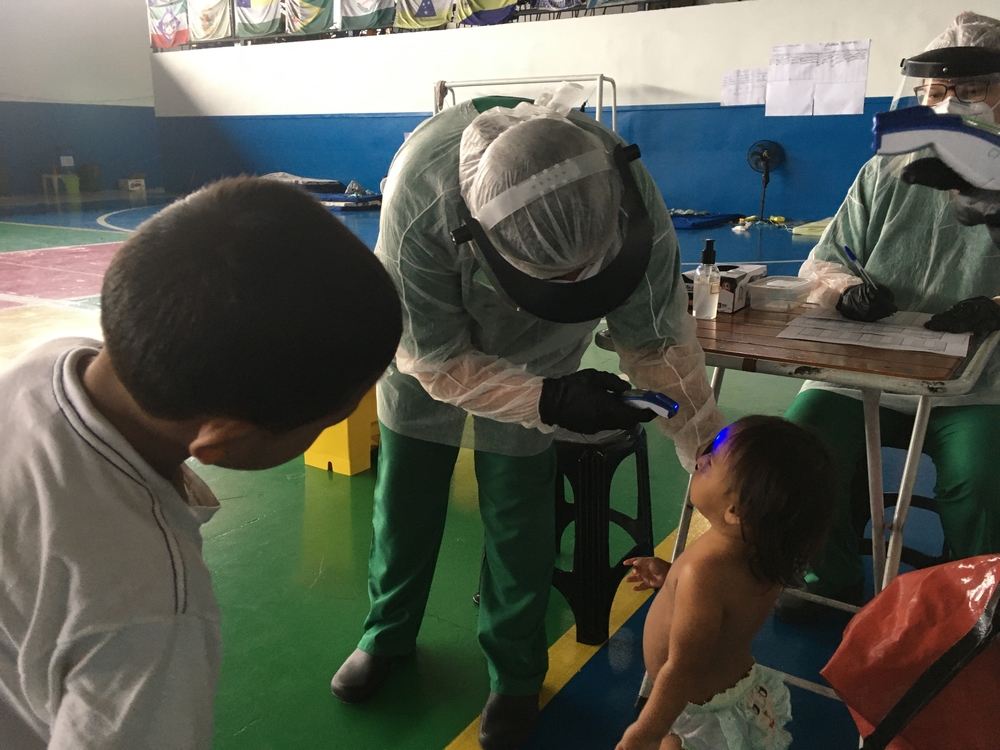 AZG-medewerkers screenen in een opvangcentrum in Manaus, Brazilië © Artsen zonder Grenzen
