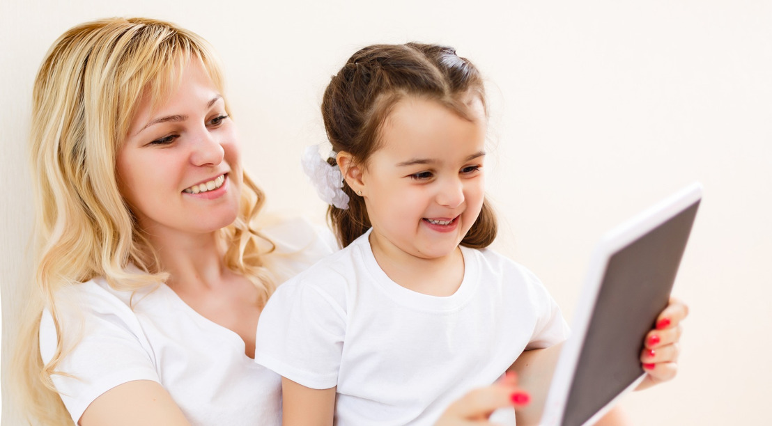 Dibuja, recorta y aprende: 5 libros para leer con tus hijos en su día