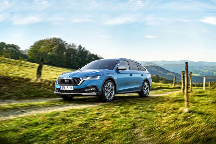 A new, EVO-generation 2.0 TDI with a power output of
147 kW (200 PS) and 400 Nm of torque is celebrating its
premiere in the OCTAVIA SCOUT – it is the most powerful
diesel in the history of the model range to date.