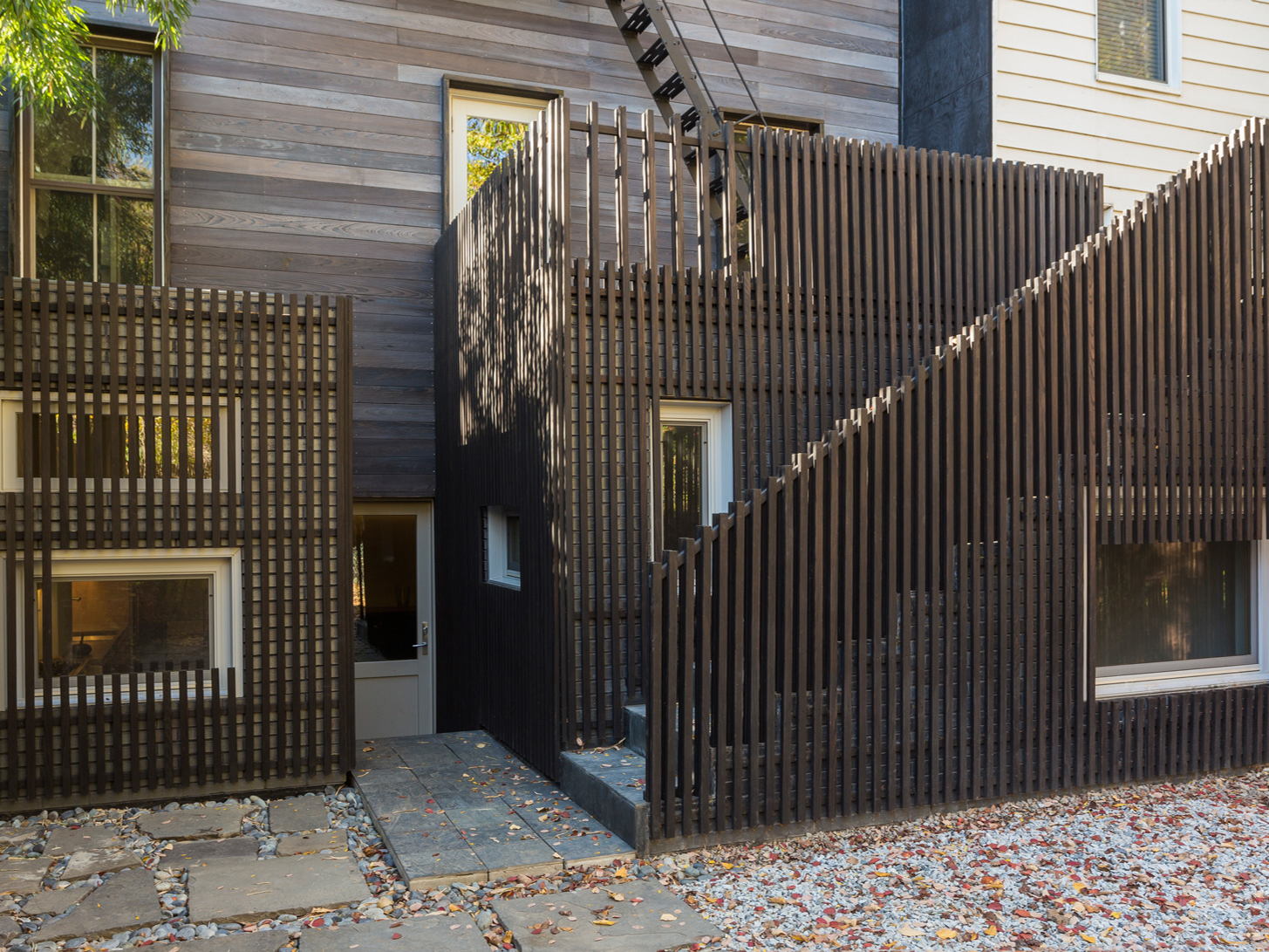 Architensions Completes Blurring Boxes Residence