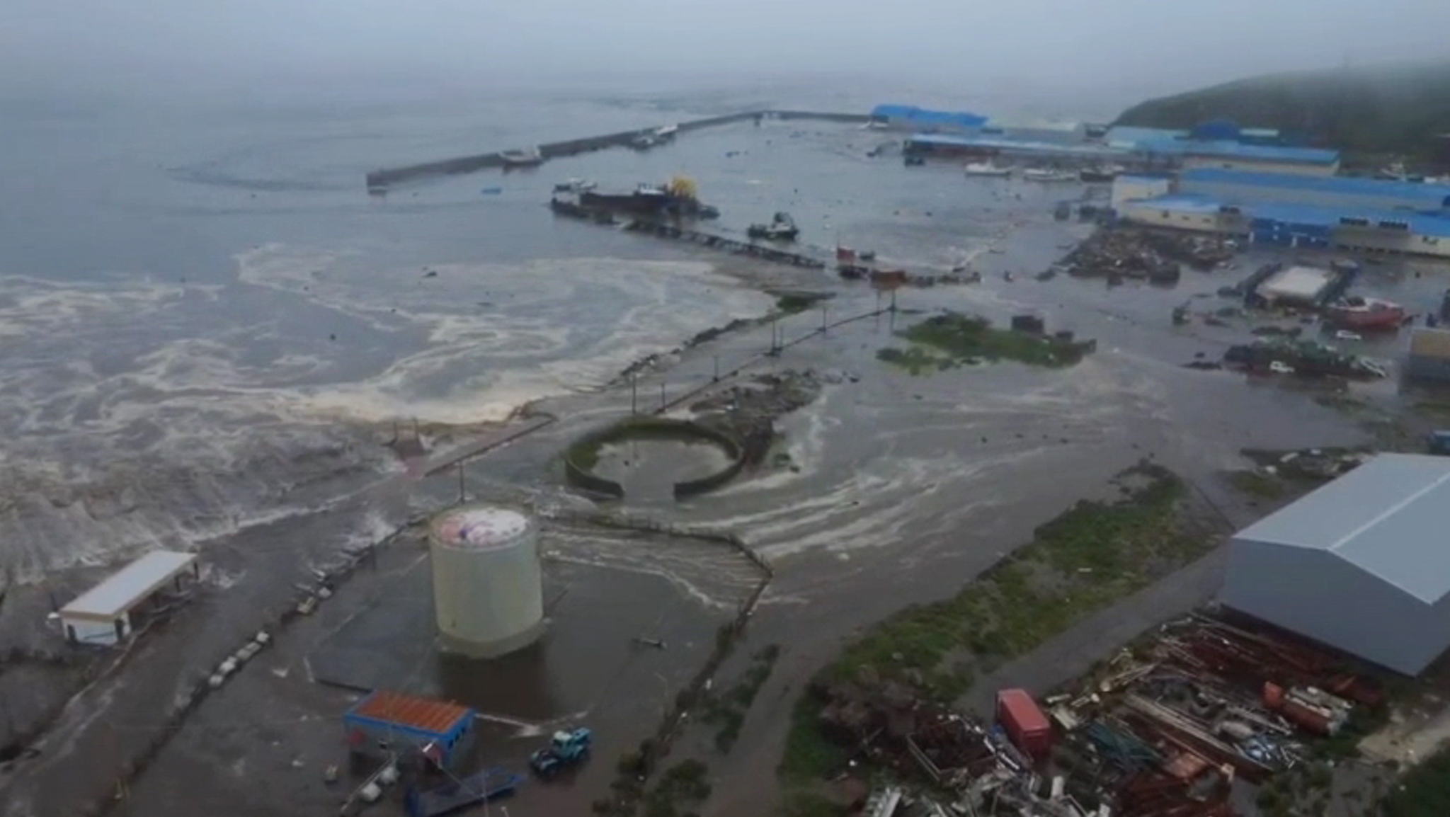 First waves hit Hawaii and Japan after Russia earthquake triggers tsunami alerts