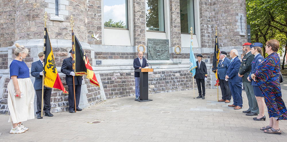 Provincie en NSB onthullen vredesmonument aan Leopoldskazerne