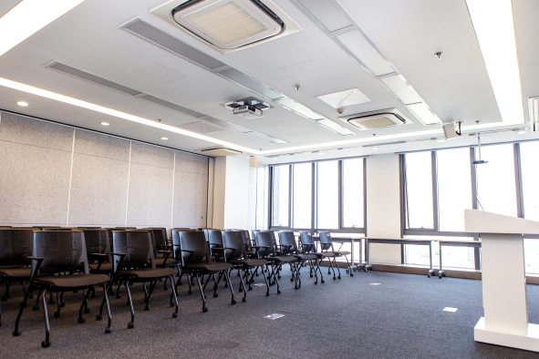TruVoicelift ensures a clear and pleasant listening experience for all participants, no matter where they are seated in the room