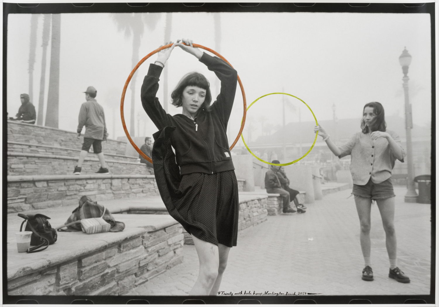 ED TEMPLETON Trinity with Hula Hoop, Huntington Beach, 2017 - 2024 photograph, paint, ink 65 x 92,5 cm edition of 3 and 1 A.P.. Courtesy Tim Van Laere Gallery, Antwerp-Rome