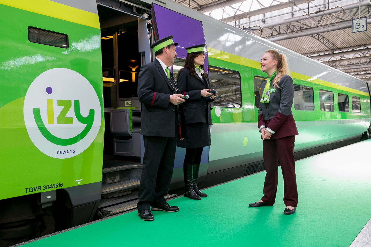 The IZY-services are provided by 100% Thalys staff, in customized uniforms. 