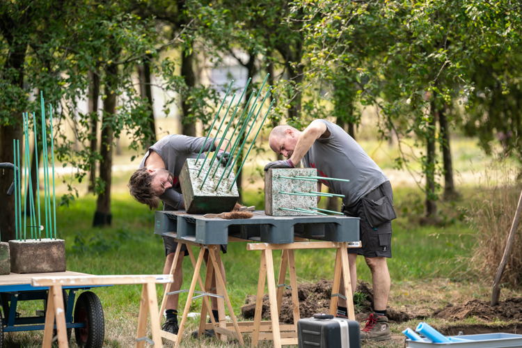Demontage en verplaatsing van het kunstwerk ‘Double progression vert et blanc’ van Jésus Rafael Soto - Foto: Tom Cornille