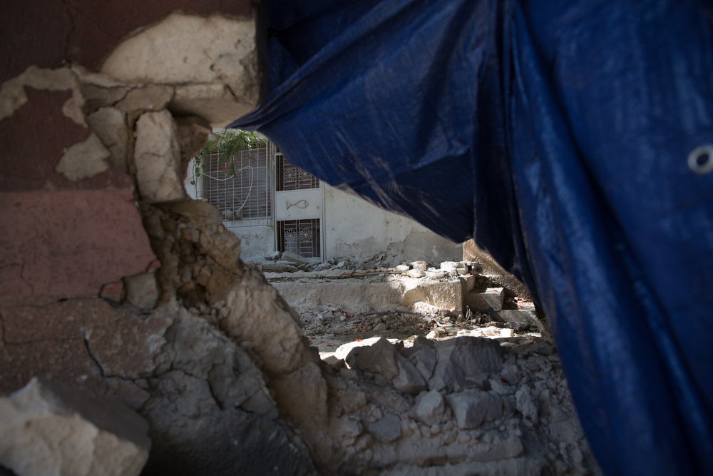 Dit gebouw in Bin Ashour werd vernield bij een aanslag door onbekende milities tijdens gevechten in Tripoli op 26 augustus. © AZG