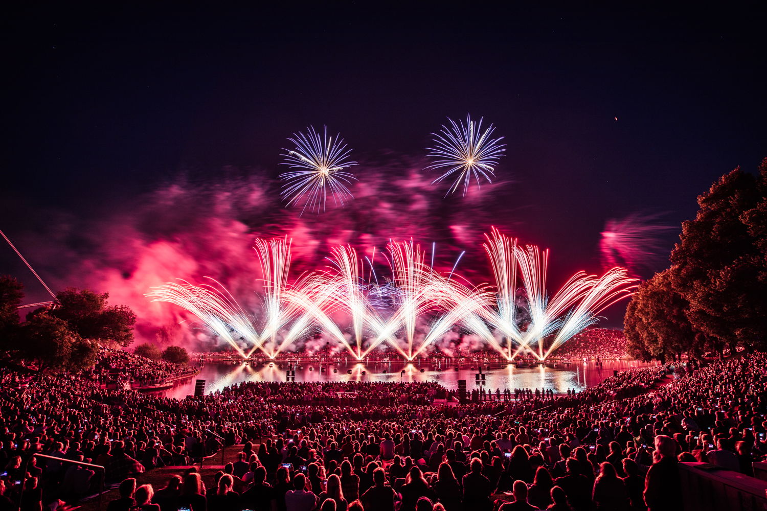 Am 20. Juli findet an Olympiasee und Olympiaberg das bislang größte Feuerwerk Deutschlands statt.