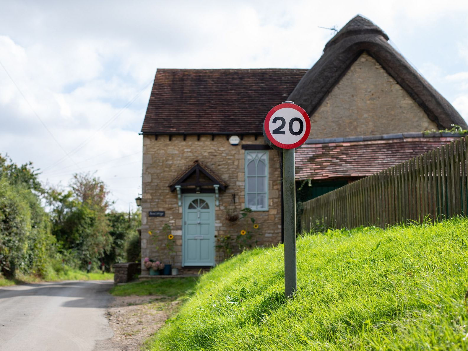 Welsh speed limits revert to 30mph - RAC reaction