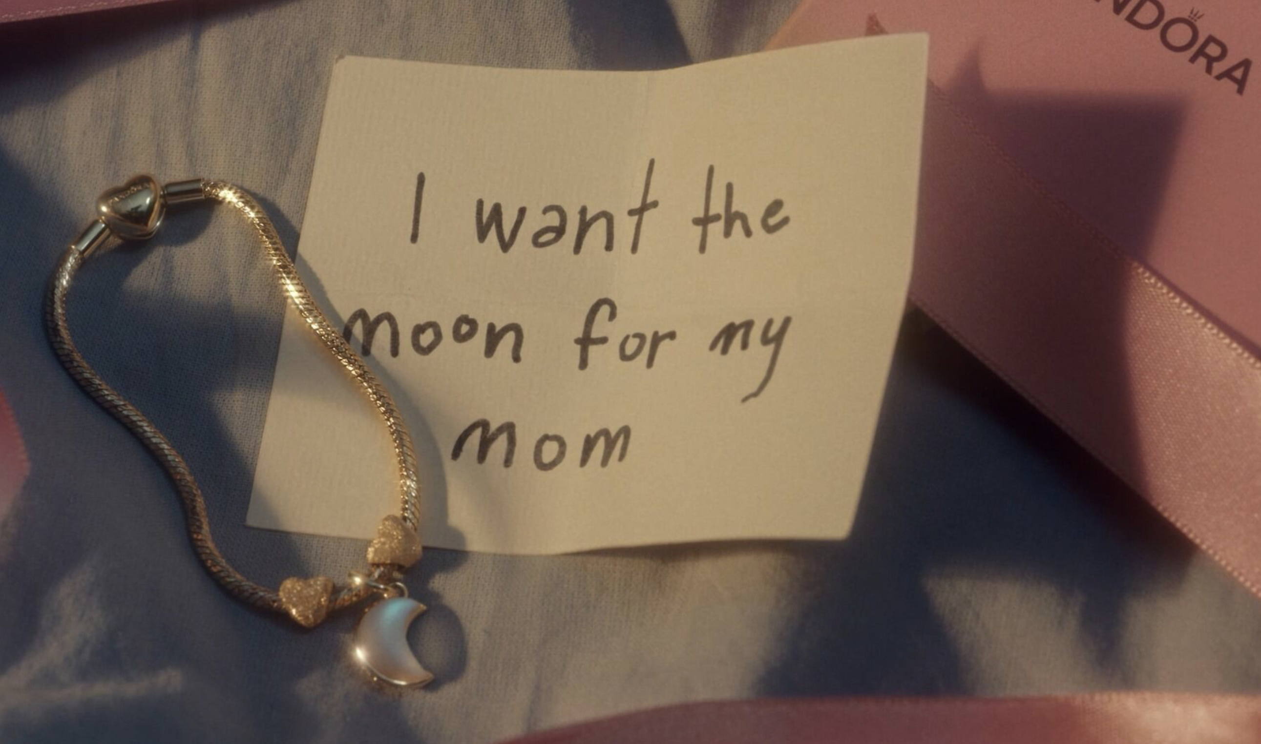 PANDORA PRESENTA “MORE THAN A GIFT”: LA MAGIA DE REGALAR, CONTADA A TRAVÉS DE UN MINI FILM DIRIGIDO POR ROMAN COPPOLA 