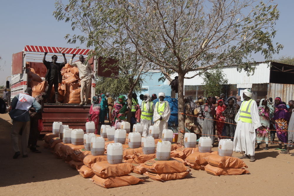 Food baskets are presented to families before the distribution begins | Date taken: 05/01/2025 | Photographer: Abdoalsalam Abdallah | Location: Sudan