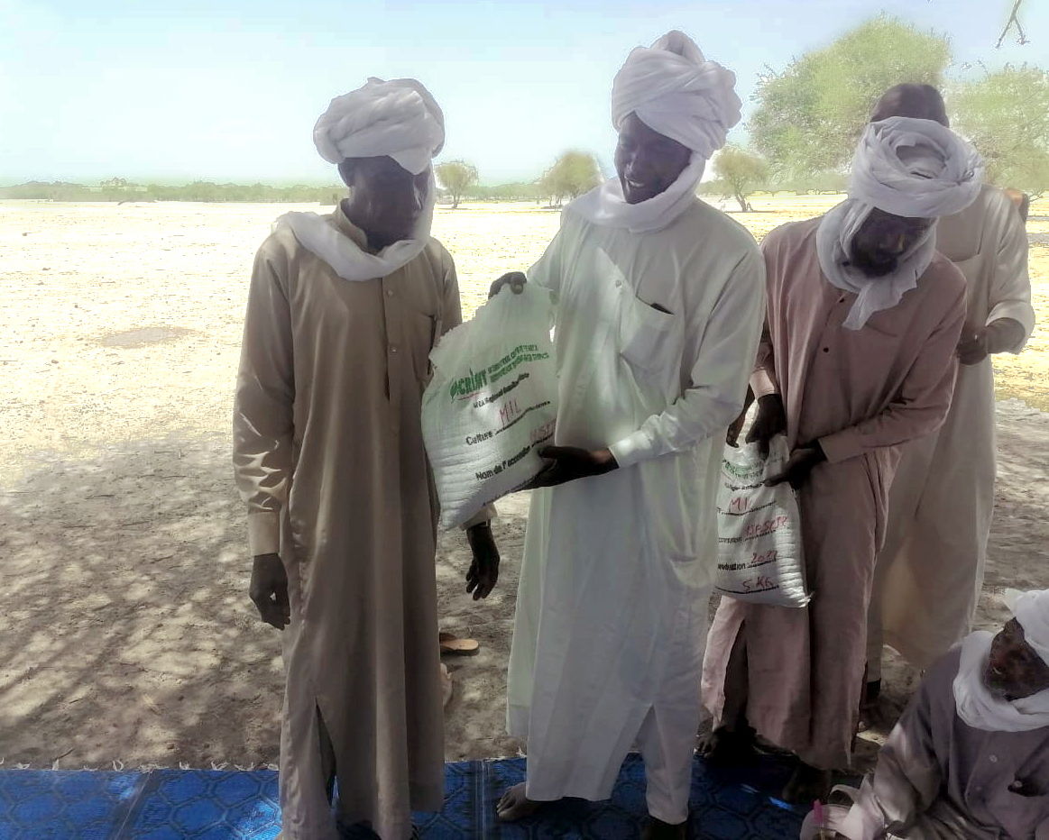 Seed kits distributed to farmers from Marawow village in Chad