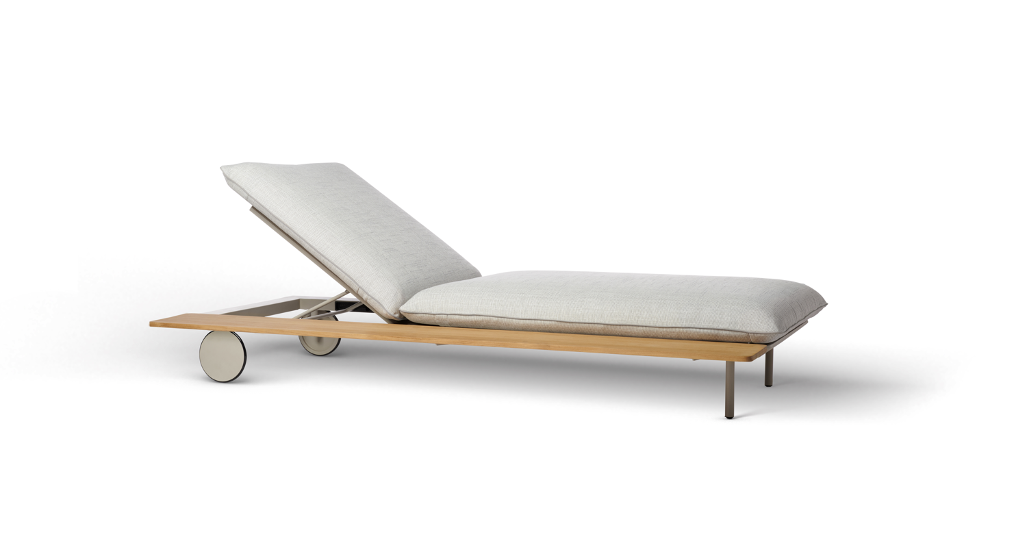 Tribù_Packshot_Senja Lounger_from €2.910 without side table or cushion