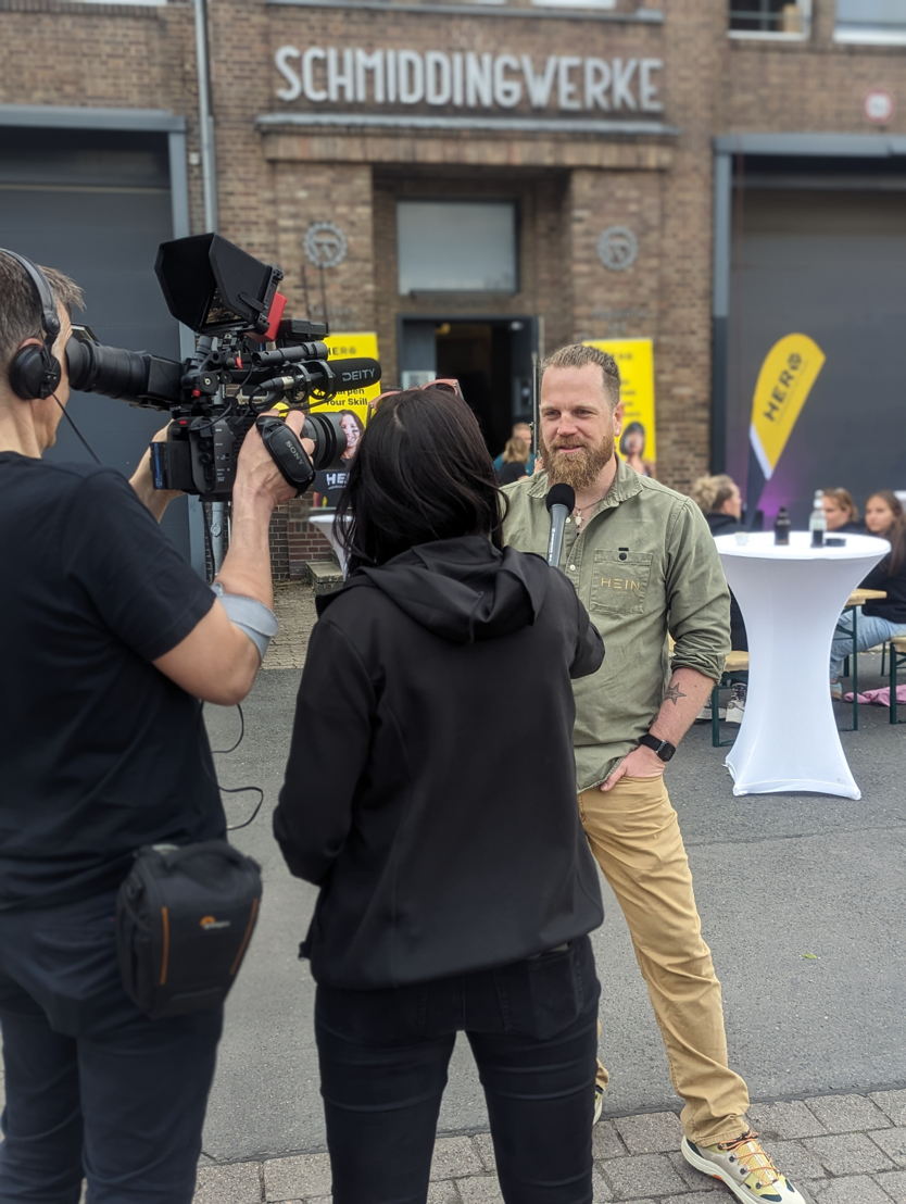 Thorsten Hein, Tischler und Geschäftsführer der HEIN Holzmanufaktur, auf dem HERO Barcamp 2024