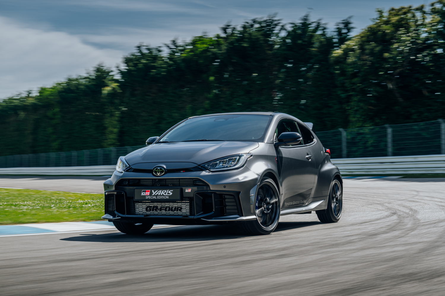 2024_GR Yaris_Special Edition_Ogier_DPL_Dynamic__009