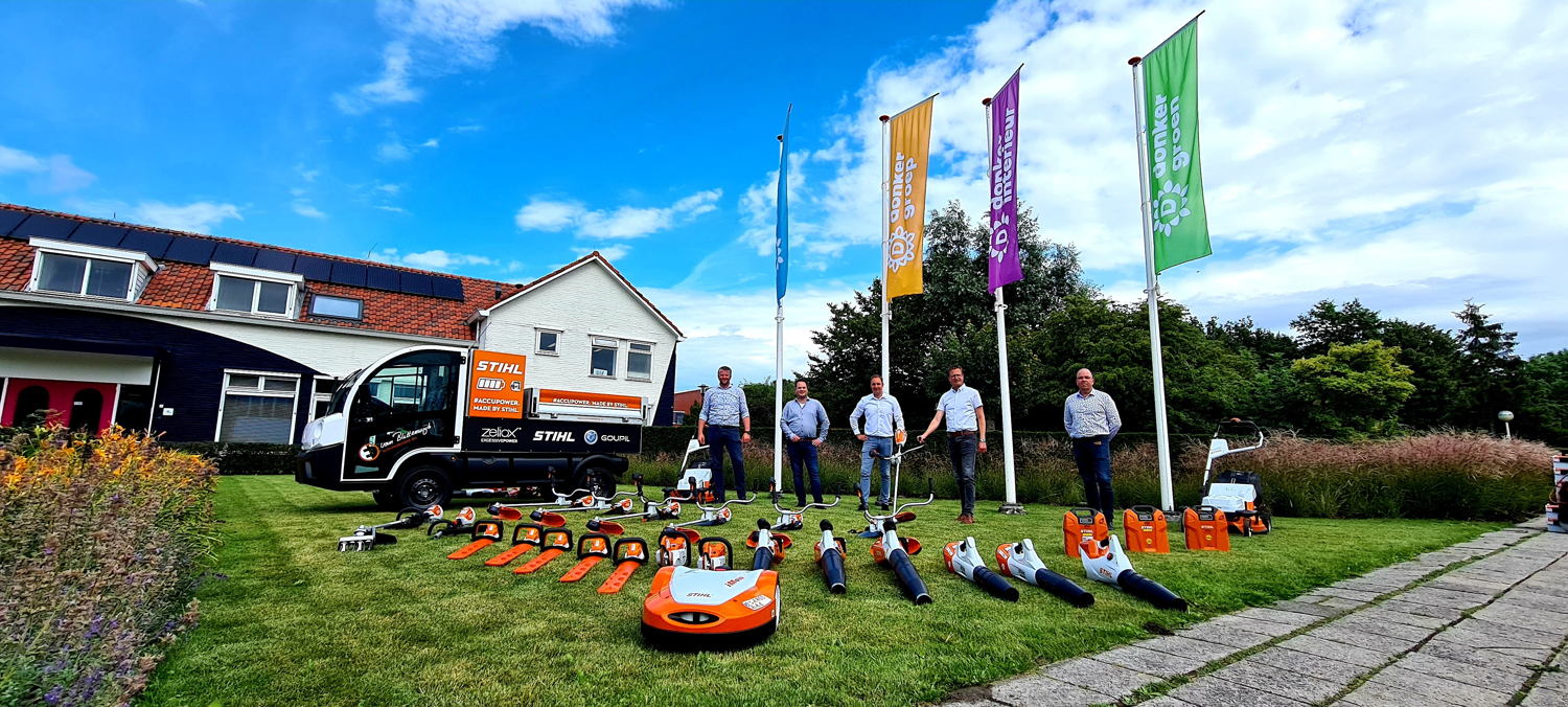 Van links naar rechts: Wouter van Blitterswijk (van Blitterswijk Tuin- en Parkmachines) - Paul van der Poel (Poel Bosbouwartikelen) - Tommy Nagtegaal (STIHL) - Broer Voolstra (Donker Groep) - Johan Lentz (Donker Groep)