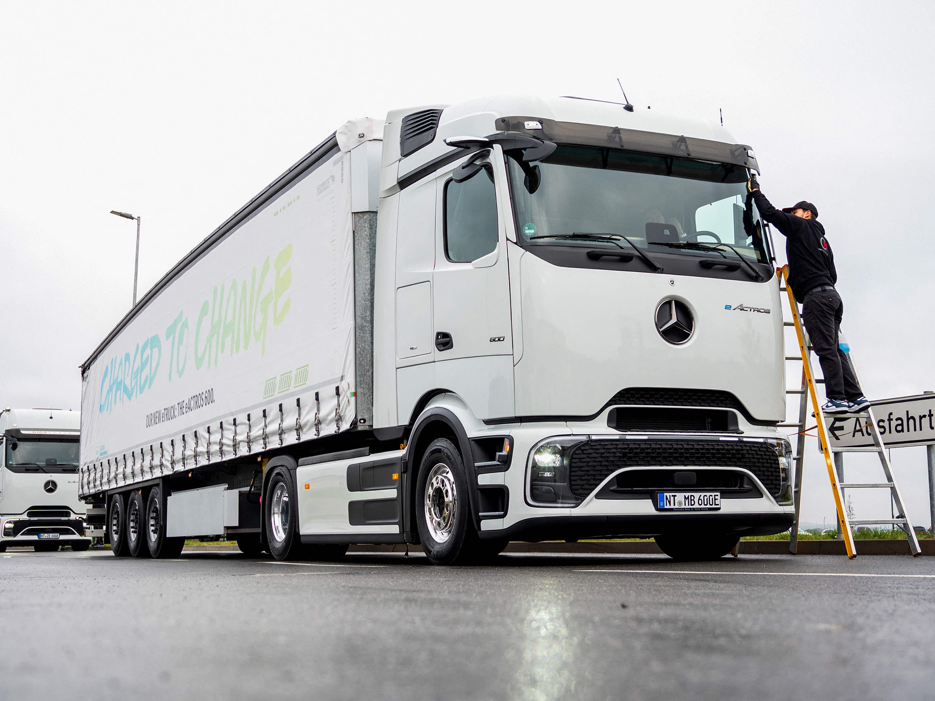 Electric truck uptake too slow to meet EU climate targets, industry warns