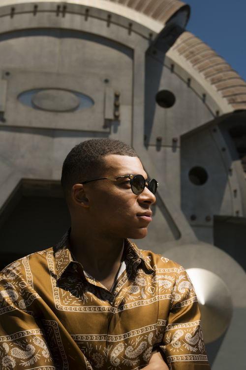 OAKLEY KYLIAN MBAPPE SIGNATURE SERIES IMAGE (1)