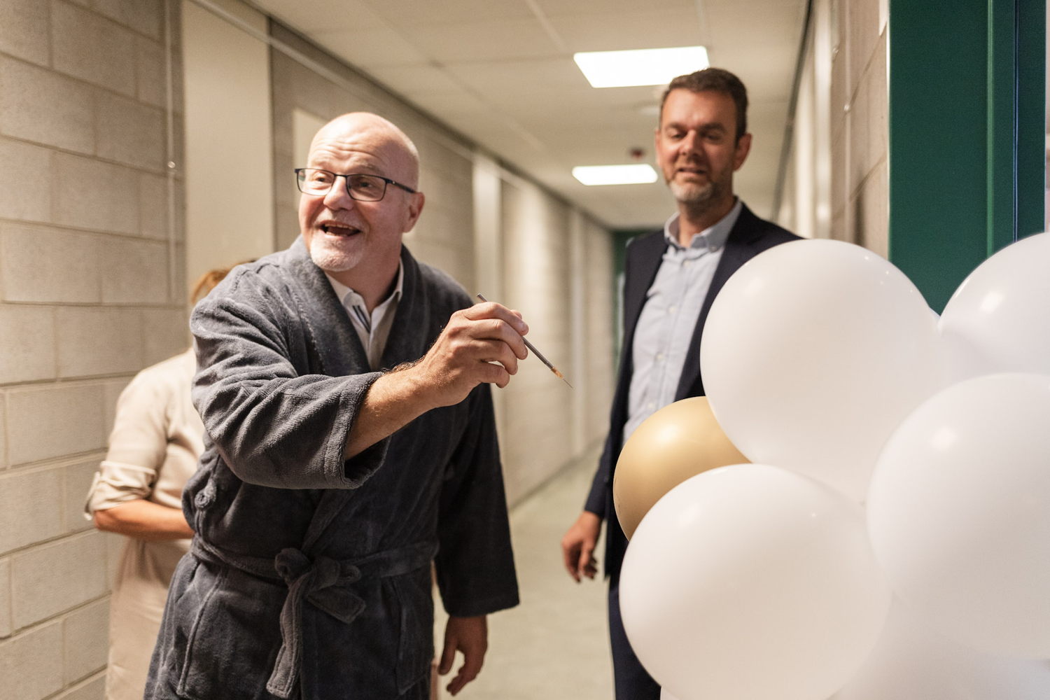 gedeputeerde Kurt Moens opent de beautyfarm in bijzijn van directeur Pieter Van de Poele