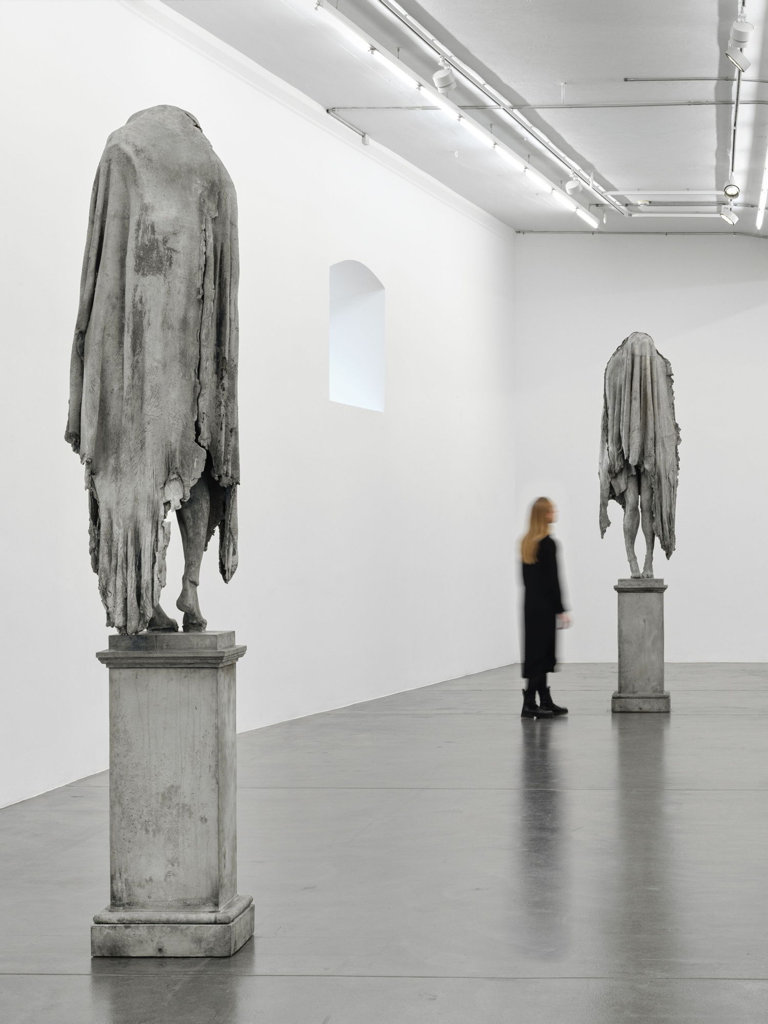 Installationsansicht, ‘Berlinde De Bruyckere. A simple prophecy’, Hauser & Wirth Zurich, Limmatstrasse, bis 13. Mai 2023 © Berlinde De Bruyckere. Courtesy die Künstlerin und Hauser & Wirth. Foto: Stefan Altenburger Photography Zürich