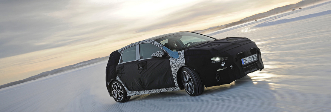 Thierry Neuville teste le premier modèle haute performance de Hyundai, la i30 N, en Suède