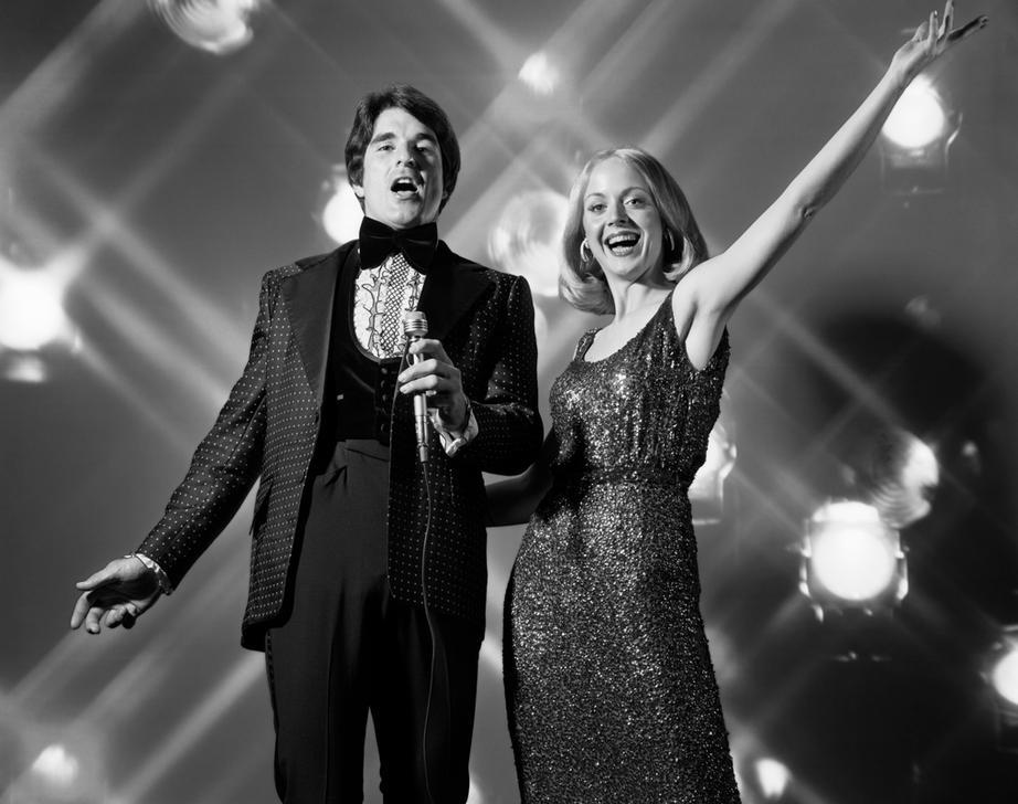 AKG2153584 1970s Man and woman performing together. © ClassicStock / akg-images / H. Armstrong Roberts