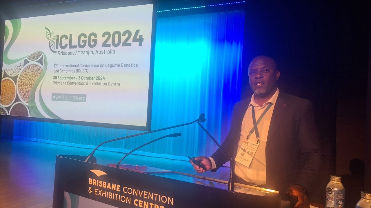 Dr Albert Tsindi delivers a presentation on multi-environment testing.