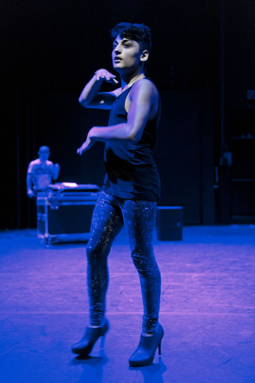 Podium: 6 & 7/11 (Beursschouwburg <3 BRONKS) - Ula Sickle / kleinVerhaal - Voor Ons / Pour Nous - © Emm Denys 