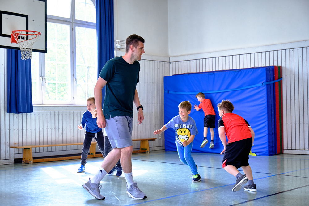 Münchens Erste Häuser spenden im Rahmen von "BETTER FRIDAY" einen Teil der Tagesumsätze an die Münchner Stiftung „Gesellschaft macht Schule“