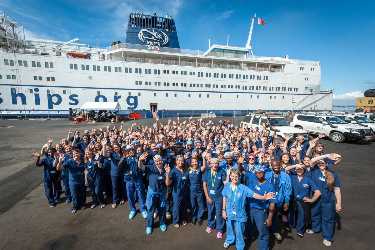 Neben den vielen medizinischen Fachkräften sind an Bord auch Nautiker, Techniker, Köche und Hauswirtschaftsmitarbeiter im Einsatz. © Mercy Ships