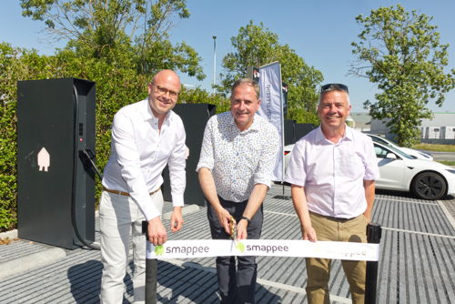 v.l.n.r. Wouter Van Hecke (eigenaar Boone Center), Christof Dejaegher (burgemeester Poperinge) en Kurt Vandeputte (CEO Smappee)
