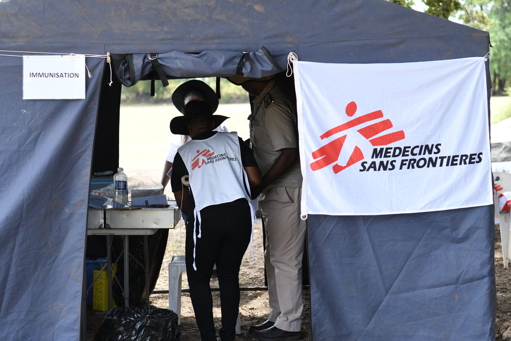 During a community outreach, MSF team pitch various treatment tents to ensure everyone get treatment.  Photographer: MSF| Location: Zimbabwe| Date: 06/03/2024