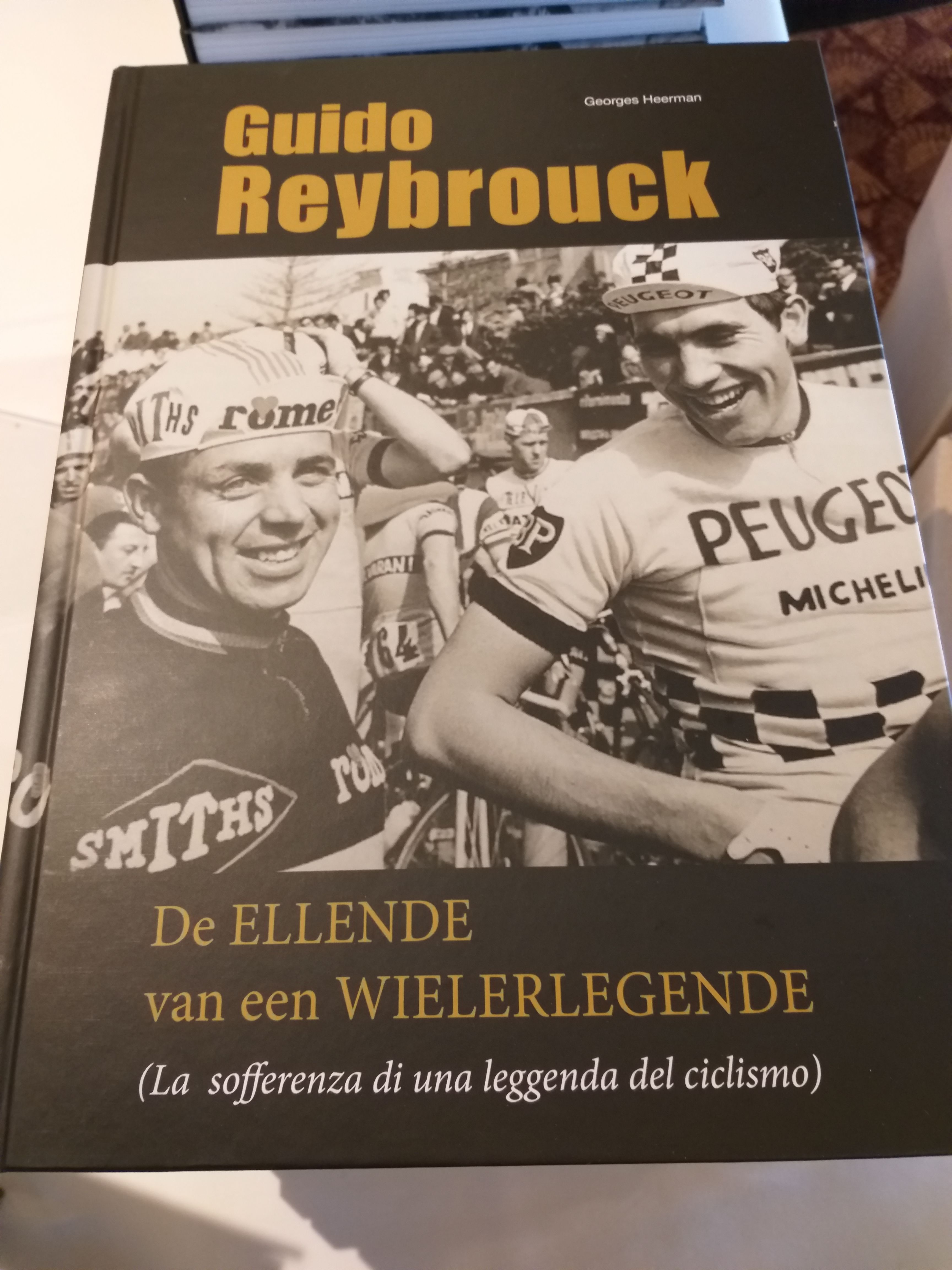 Guido Reybrouck stelde zijn boek "De ellende van een wielerlegende" voor aan boord van de Pride of Bruges.