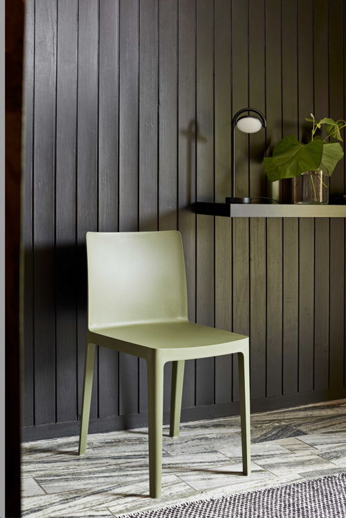 HAY - Elementaire Chair olive - € 105,00
HAY - Marselis Table Lamp black - € 179,00


