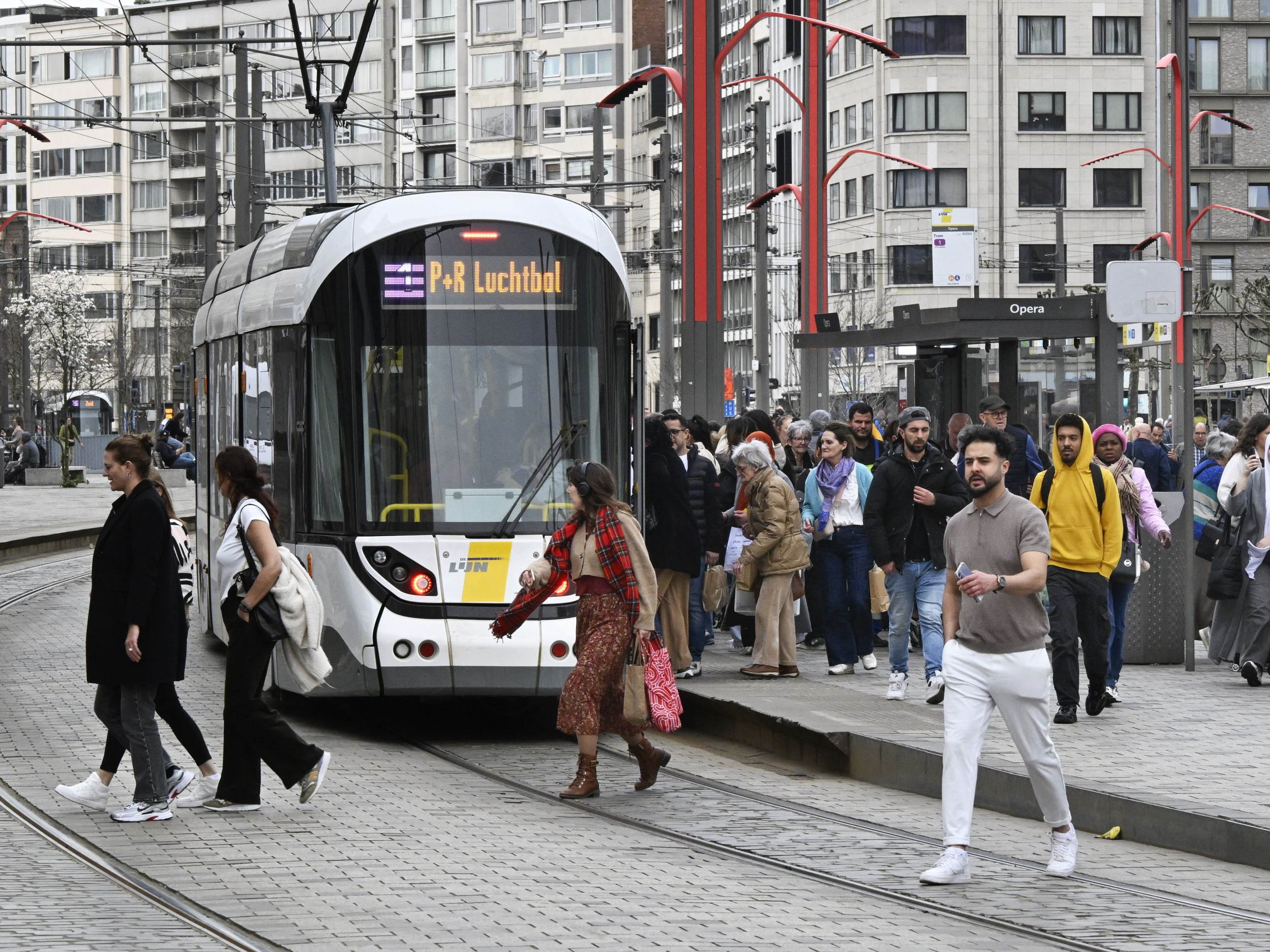 De Lijn tests AI-powered driver assistance system on Antwerp trams