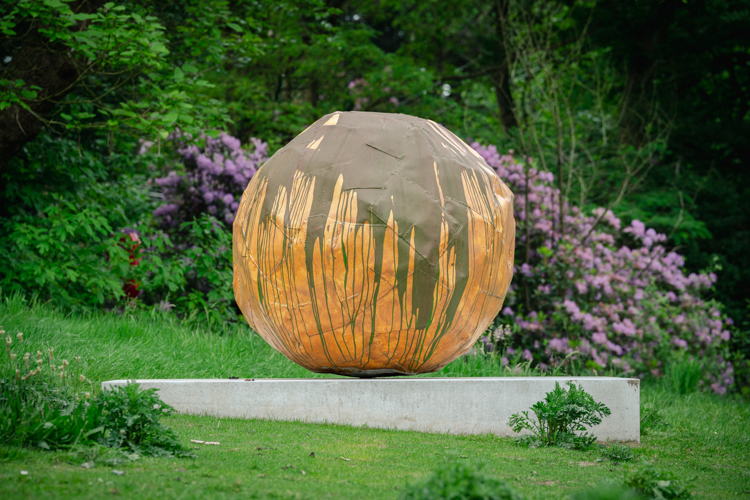 Franz West, Freie Form, 1998 © Franz West – Photo: Tom Cornille Franz West, Freie Form, 1998 © Franz West – Photo: Tom Cornille