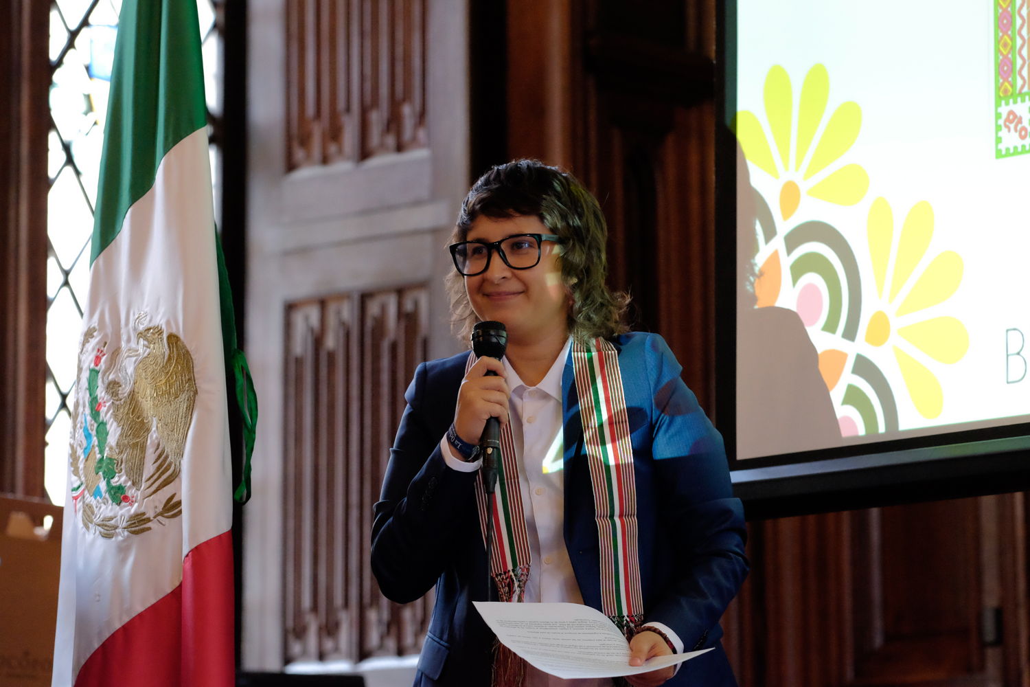 Roo, Mexicaanse ontwerpster van het Bloementapijt 2018