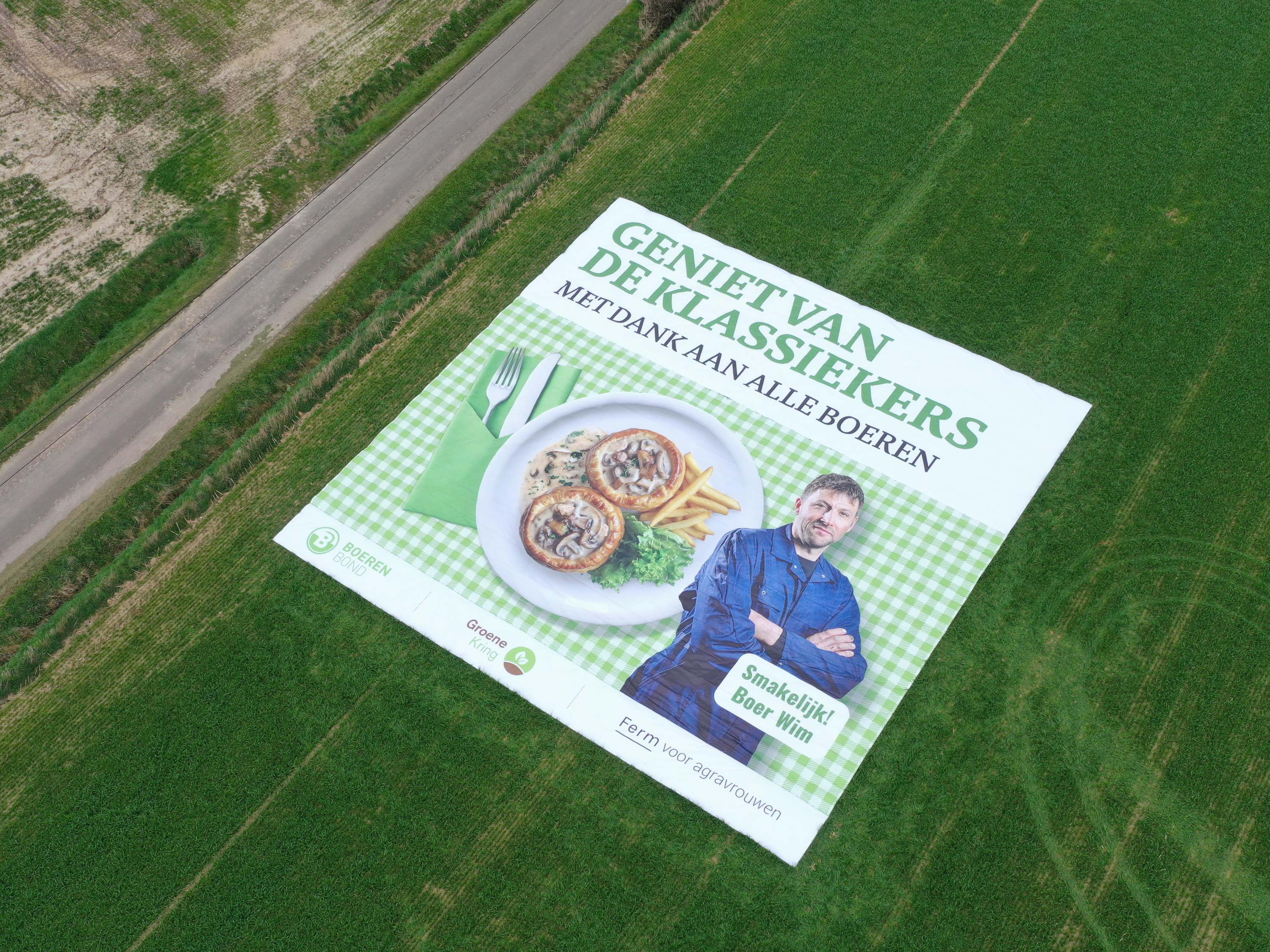 Opvallende tifo ‘Geniet van de klassiekers’  bij Vlaamse voorjaarskoersen 