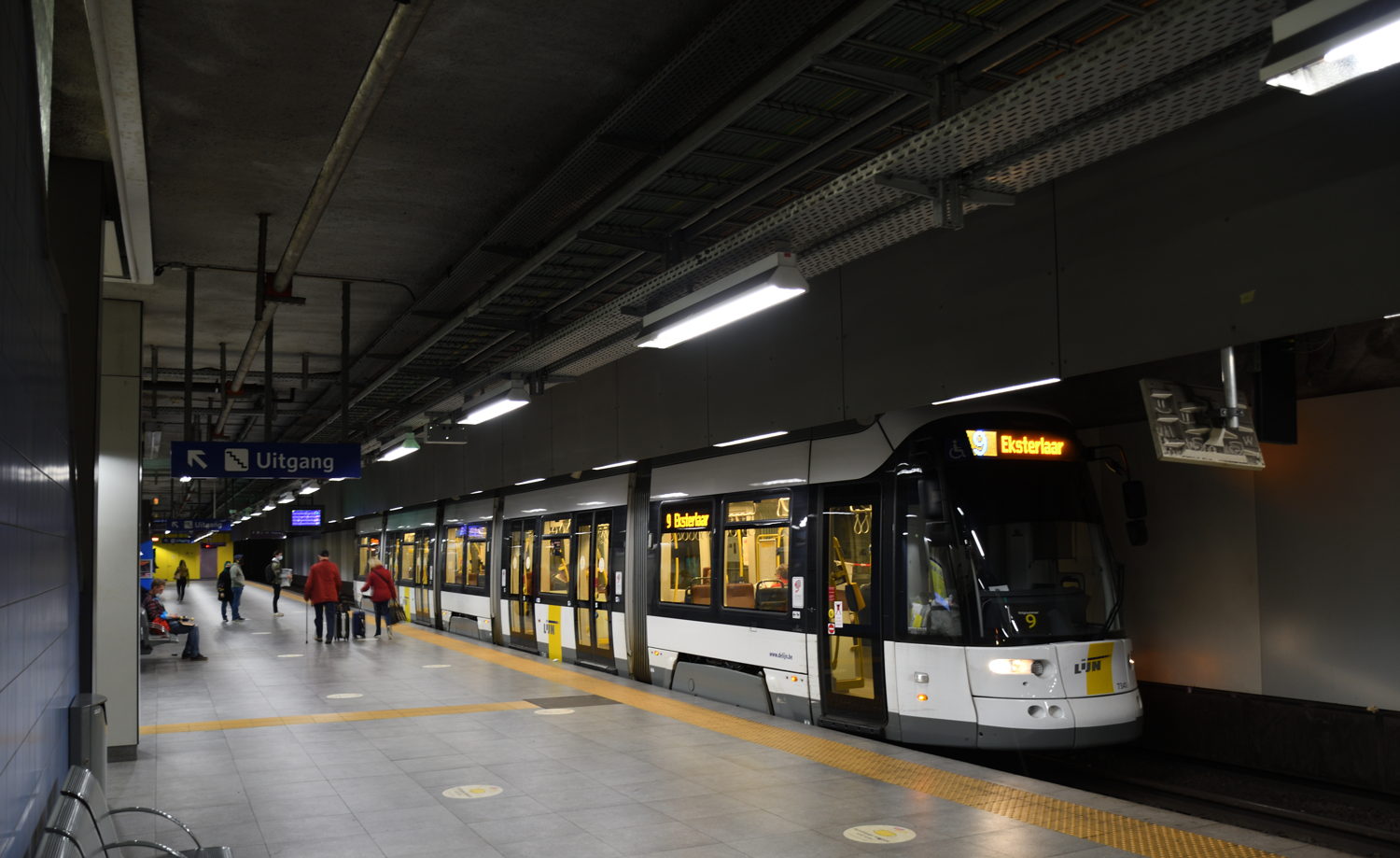 Antwerpen premetrohalte Diamant lijn 9